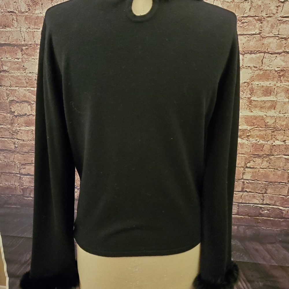 Pullover Top - Picture 3 of 4